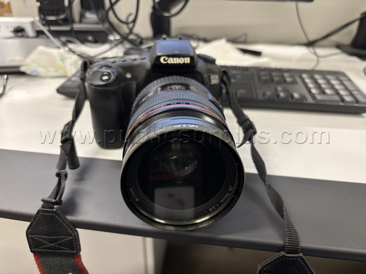 Lot 882E - Canon Camera with lens EOS 20D — photo 1