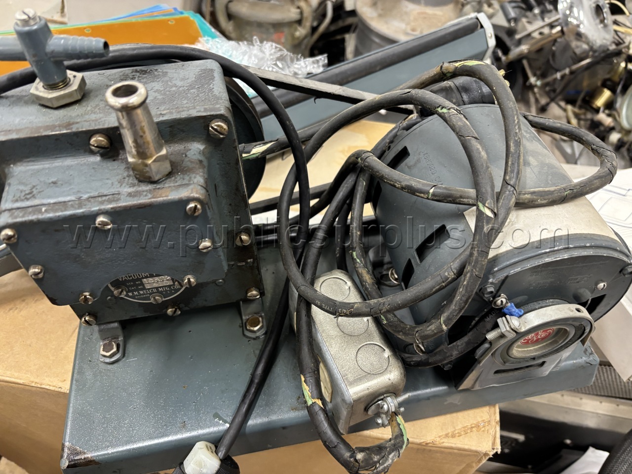 Lot 933E - Vacuum Pump Compressor — photo 1