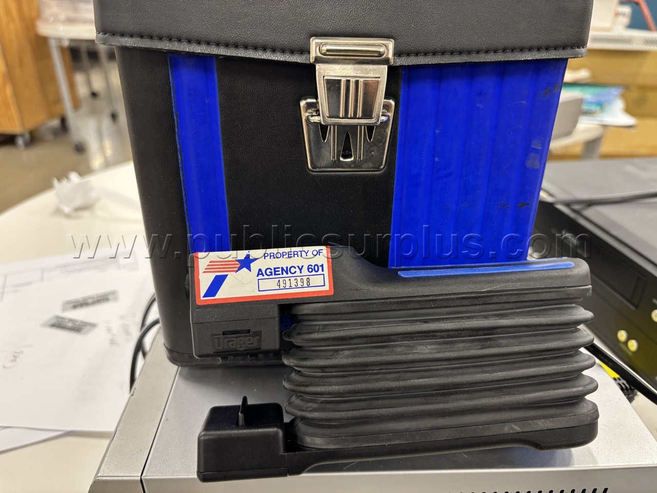 Lot 940E - Dräger Accuro Hand Pump — photo 1