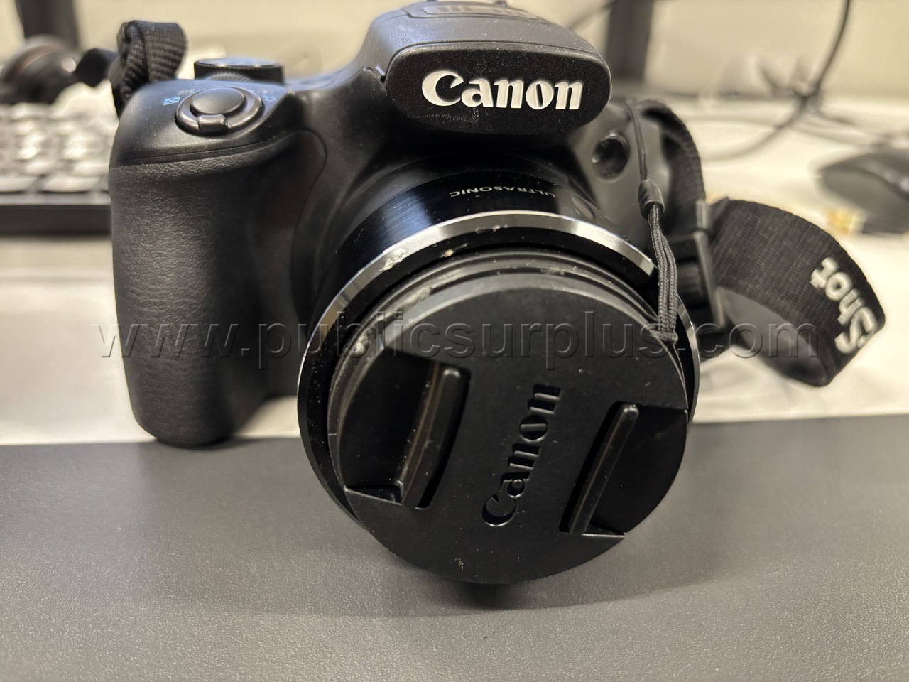 Lot 944E - Digital Canon Camera - PowerShot SX60 HS Doesn't Work — photo 1