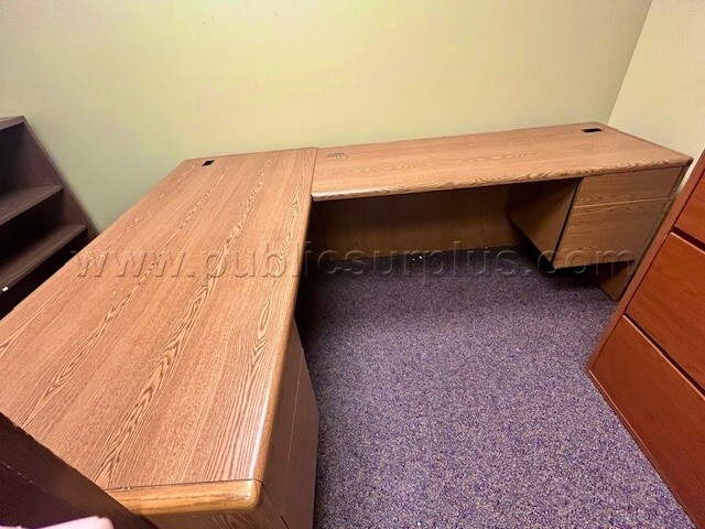 Oak Desk with Return — photo 1