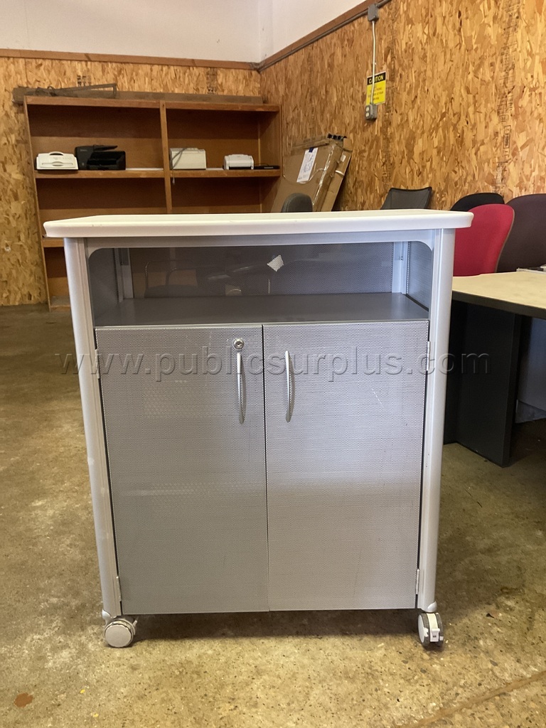 Rolling I T Cart Lot # 4665 — photo 1