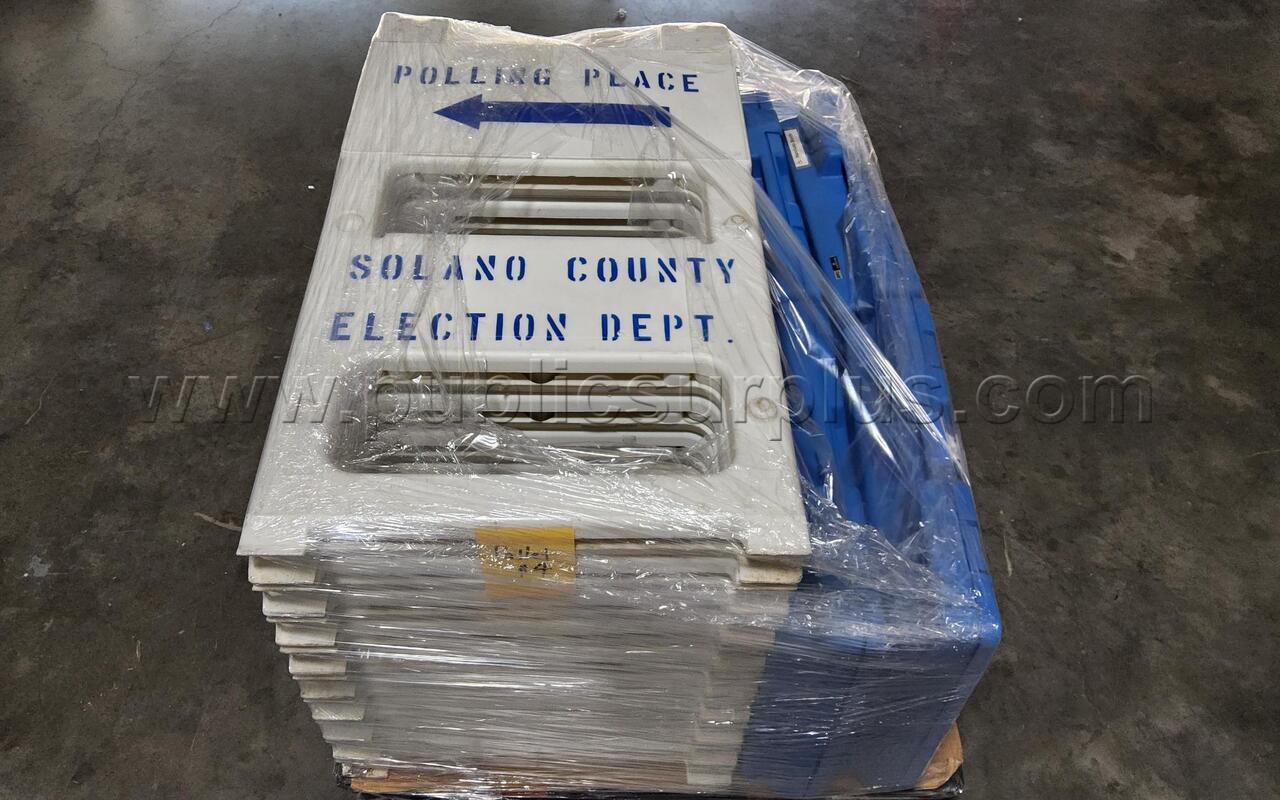 VOTING BOOTHS & SIDEWALK SIGNAGE — photo 1