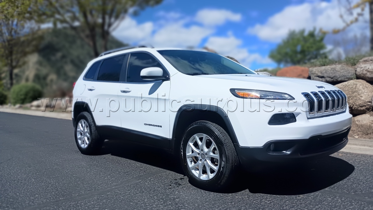 2016 Jeep Cherokee 4 x 4 — photo 1
