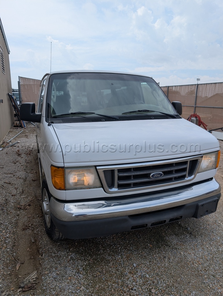 2005 Ford E150 Van — photo 1