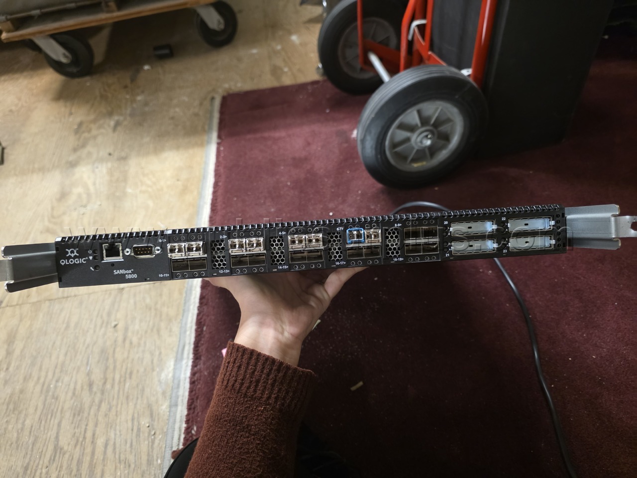 Fiber Switch - QLOGIC SANbox 5800 — photo 1