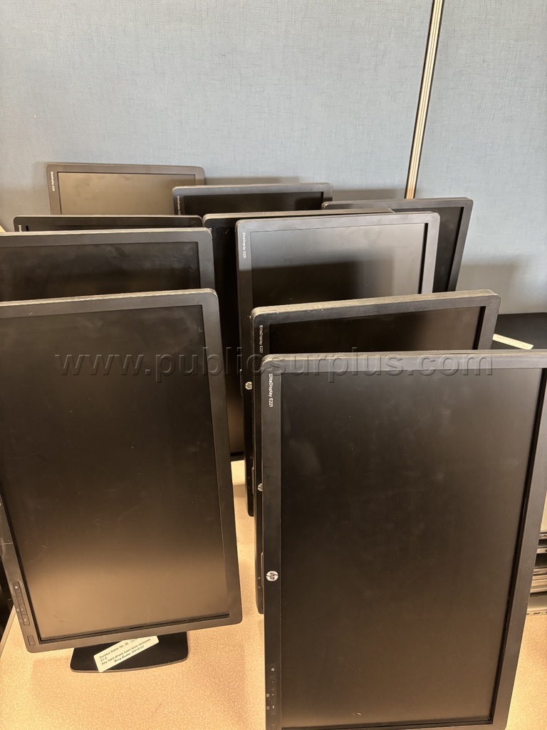 Monitor - HP ~ Lot 10 — photo 1