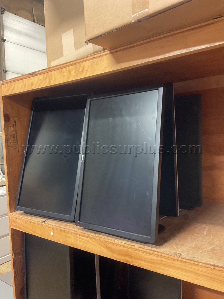 6-Computer Monitors  Lot # 4669 — photo 1