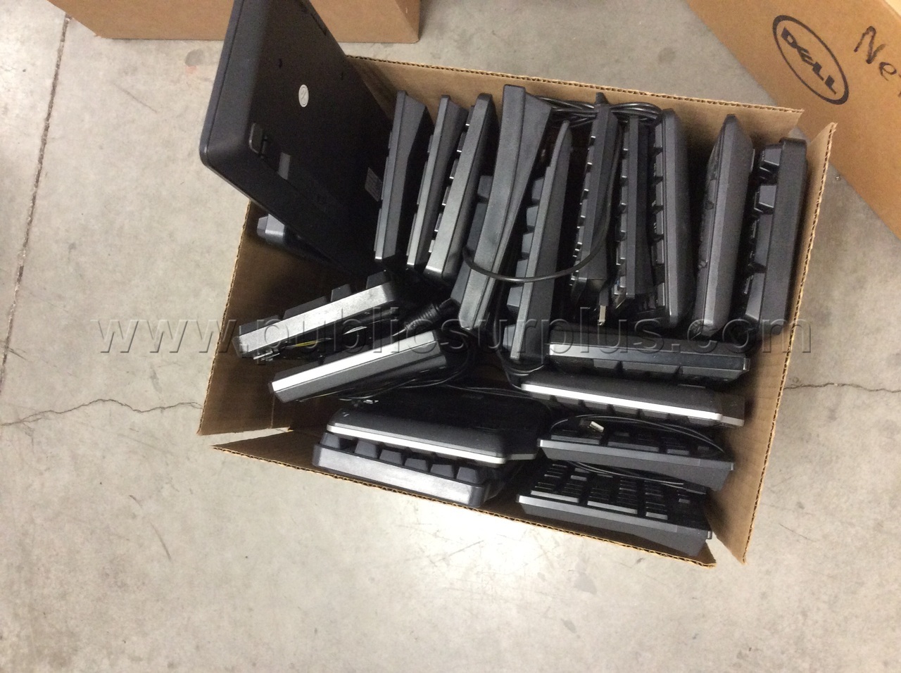 LOT OF KEYBOARDS - SOLD AS IS - 493 — photo 1