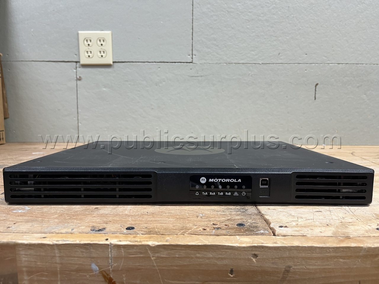 SLR 5700 VHF Repeater — photo 1