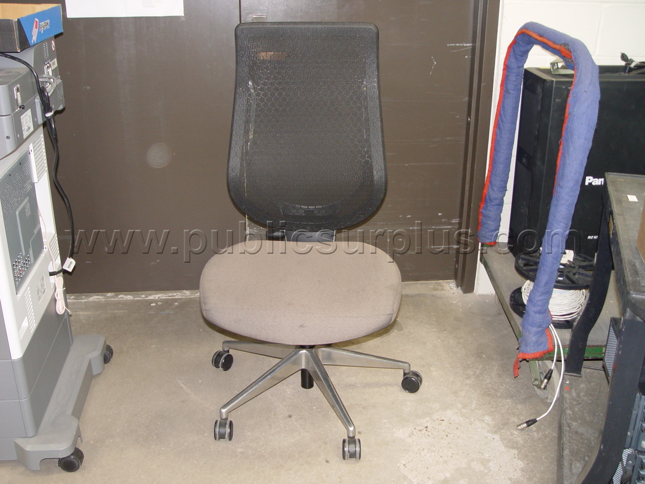 Gray Rolling Chair — photo 1