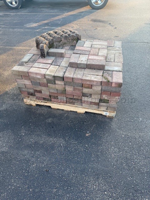 Pallet of Used Landscaping Bricks — photo 1