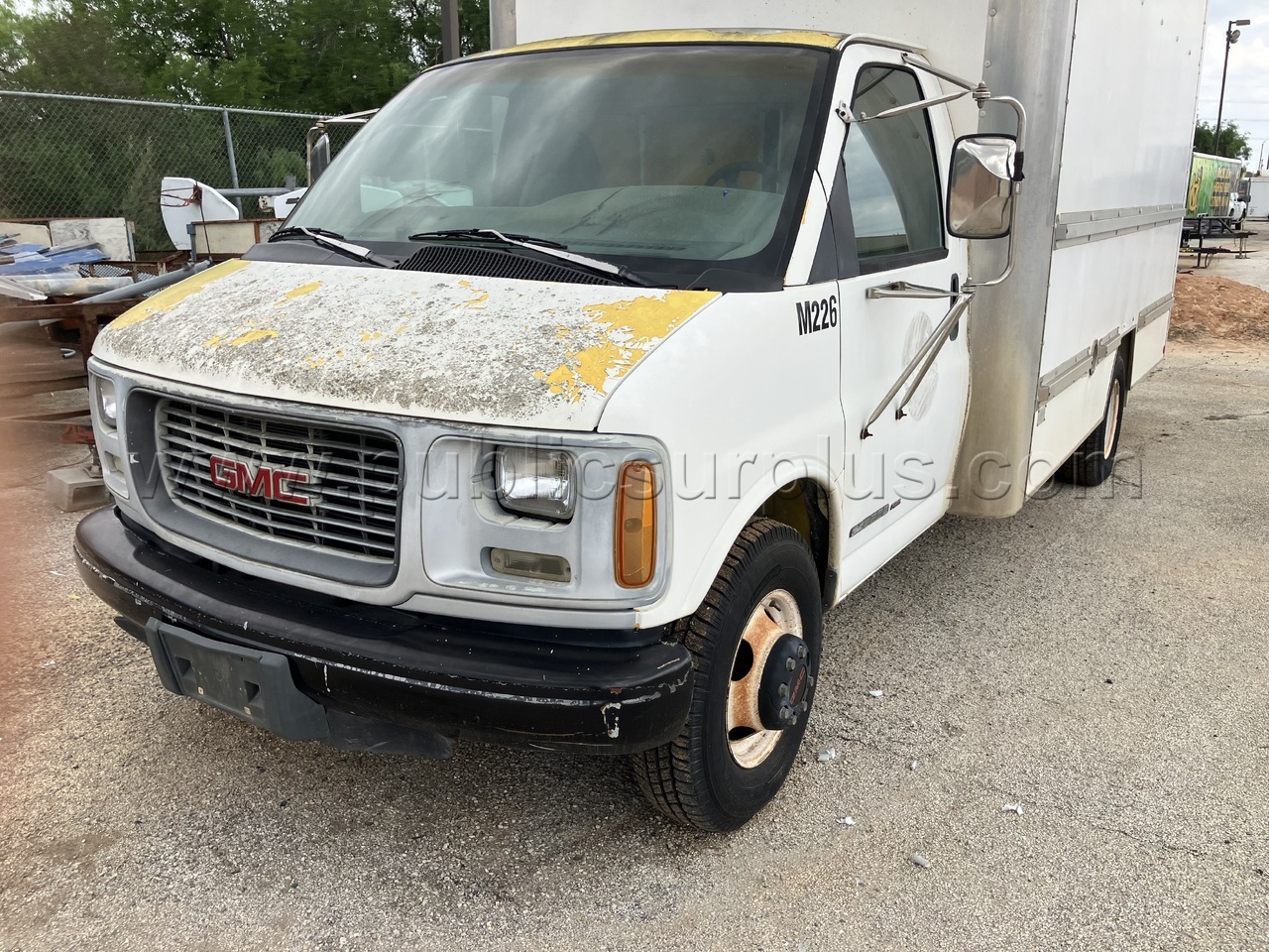 1997 GMC Box Truck — photo 1