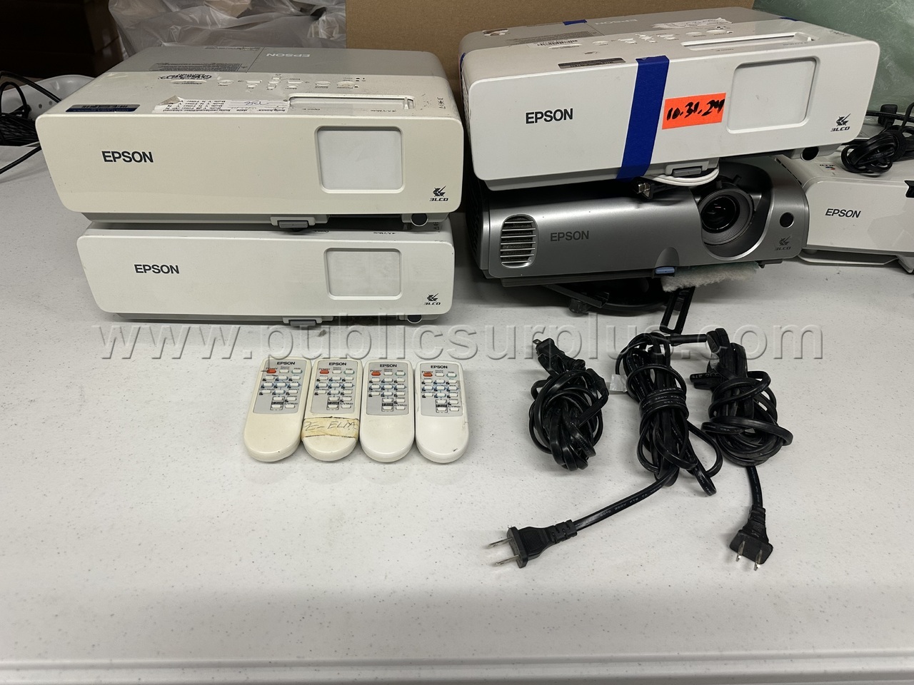 Lot of 4 Epson PowerLite 83+ & 82c Multimedia Projector w/Remotes & Power Cables — photo 1