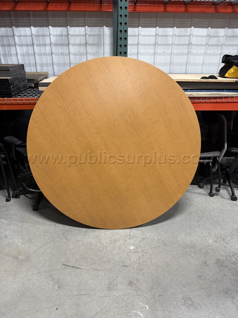 Round table, 5' diameter — photo 1