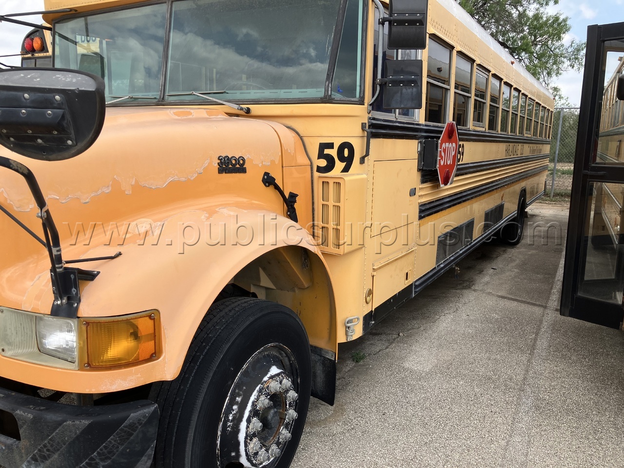 2001 INTL BUS — photo 1