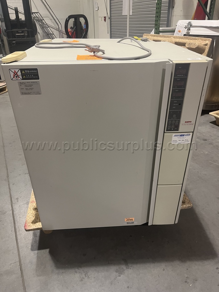 Pallet of (2) Sanyo O2/CO2 Incubators - AA5 -CF — photo 1