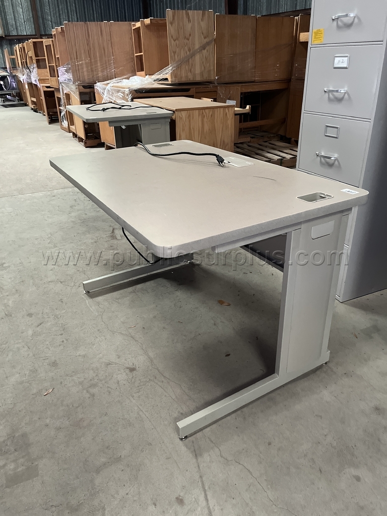 Desk-Metal- ZW- Building 609 — photo 1
