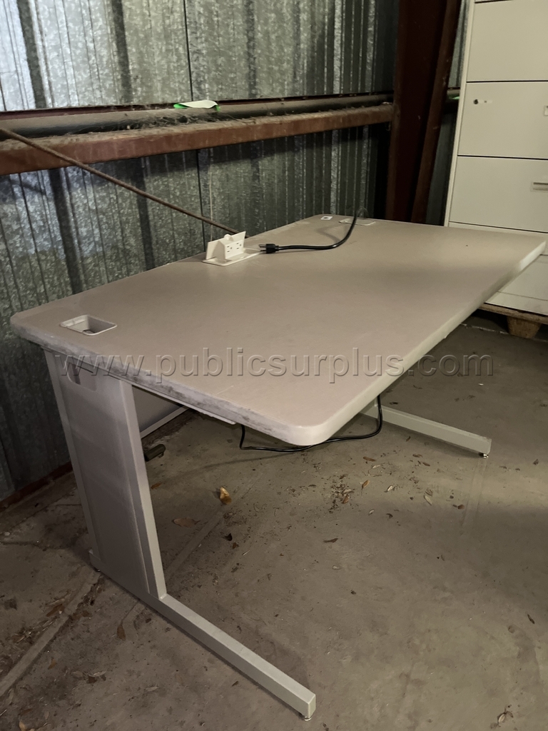 Desk-Metal- ZW- Building 609 — photo 1