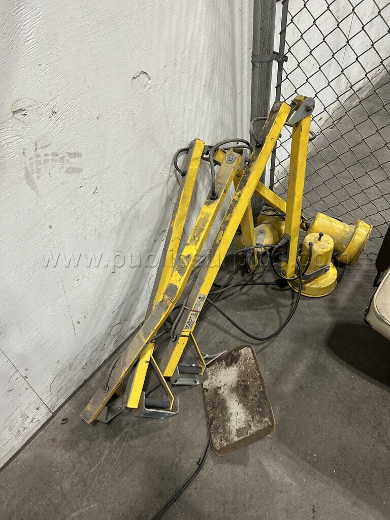 3 loading dock light fixtures — photo 1