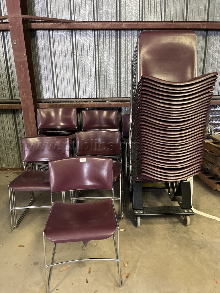 Stackable plastic chairs-Lot 76-Building 609-ZW — photo 1