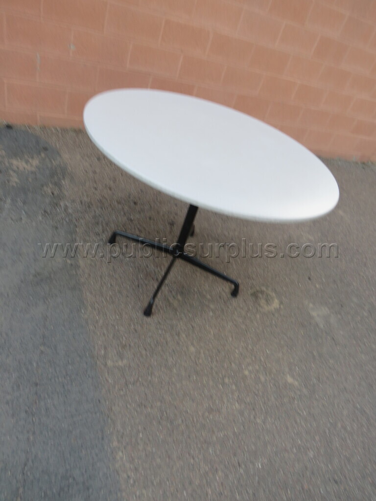 Round Table — photo 1