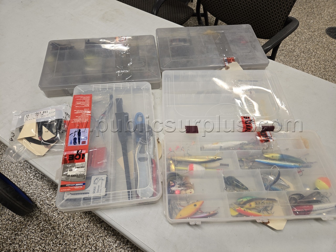 tackle cases with fishing tackle — photo 1