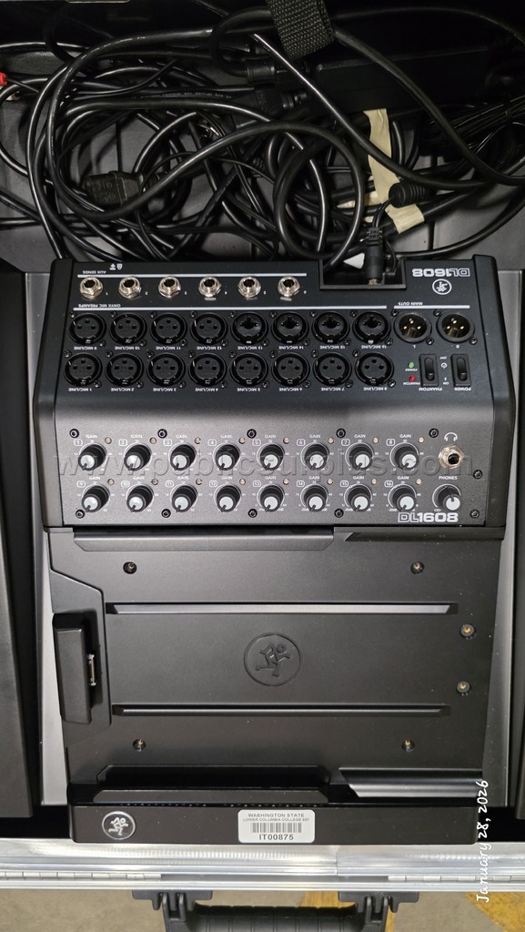Mackie DL1608 16-Channel Wireless Digital Mixer — photo 1