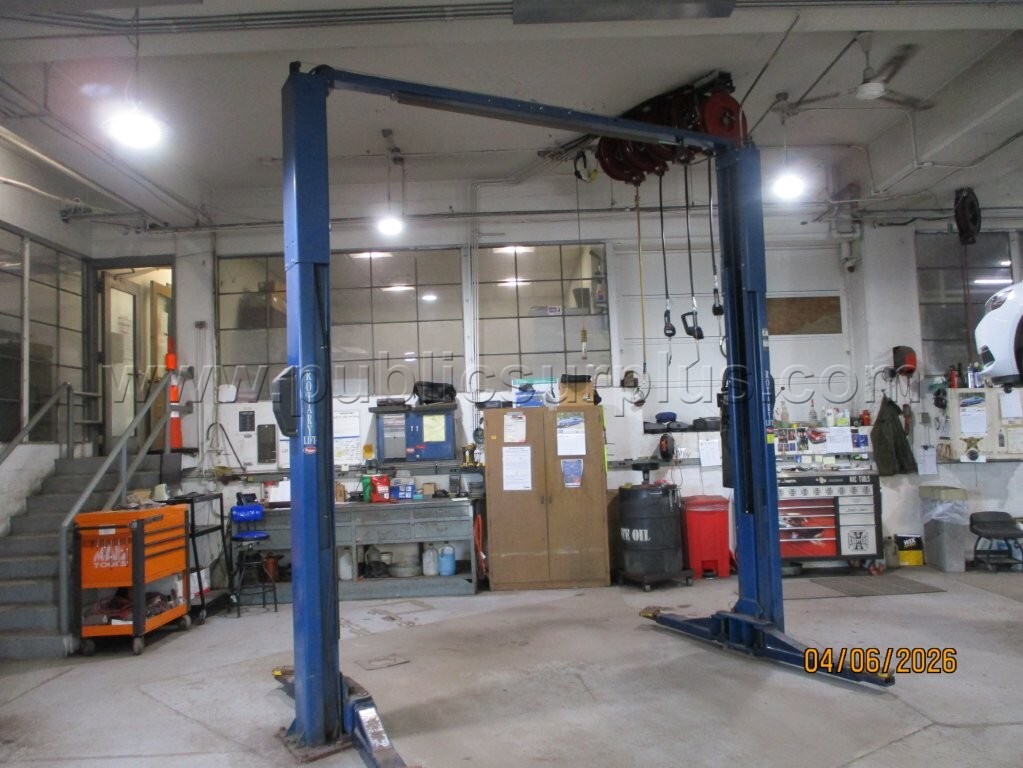 Rotary 2 Post Auto Lift (9,000 LB) - #2 — photo 1