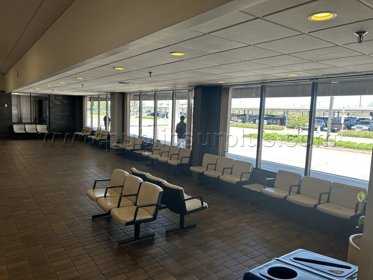 Quad Cities Airport passenger seating — photo 1