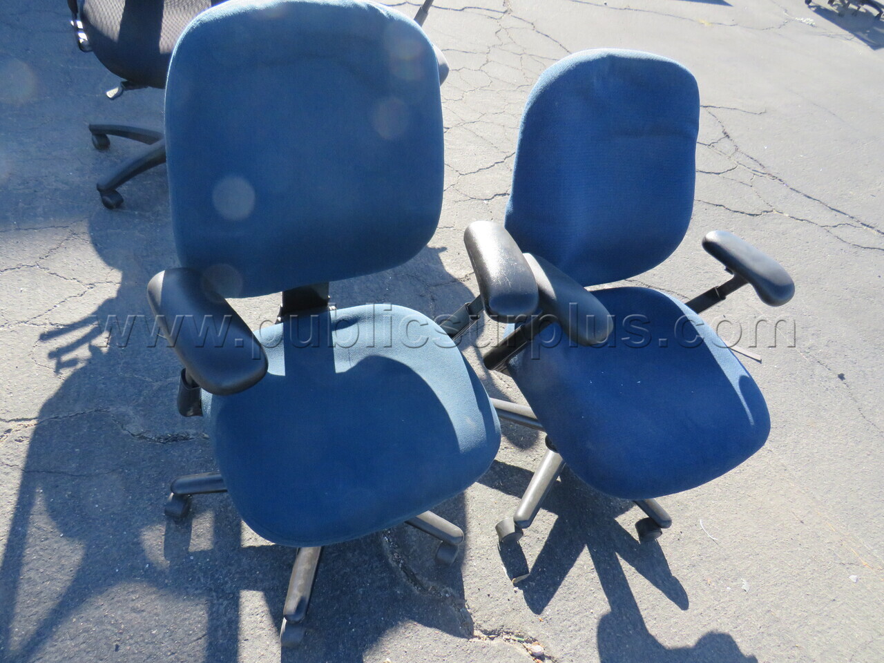 Lot of 2 Chairs — photo 1