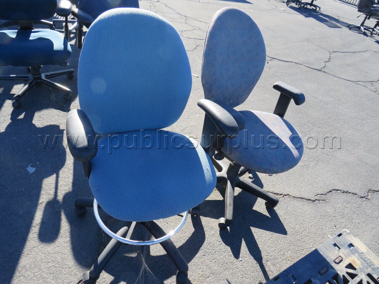 Lot of 2 Chairs — photo 1