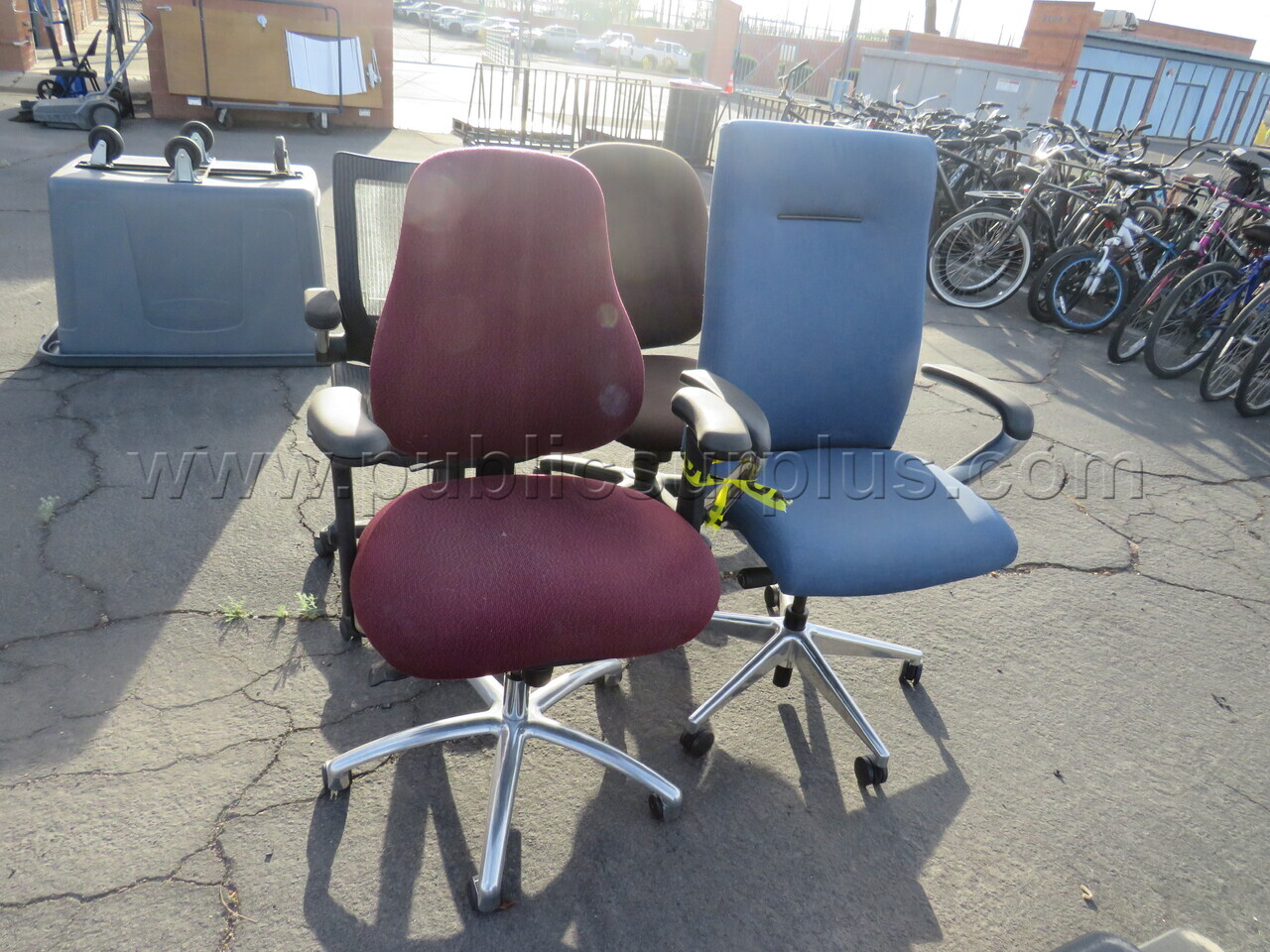 Lot of 4 Chairs — photo 1