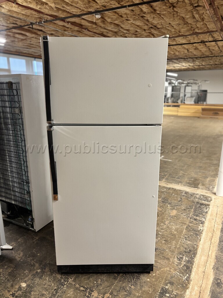 Kenmore 106.9738312 - Top-Freezer Refrigerator — photo 1