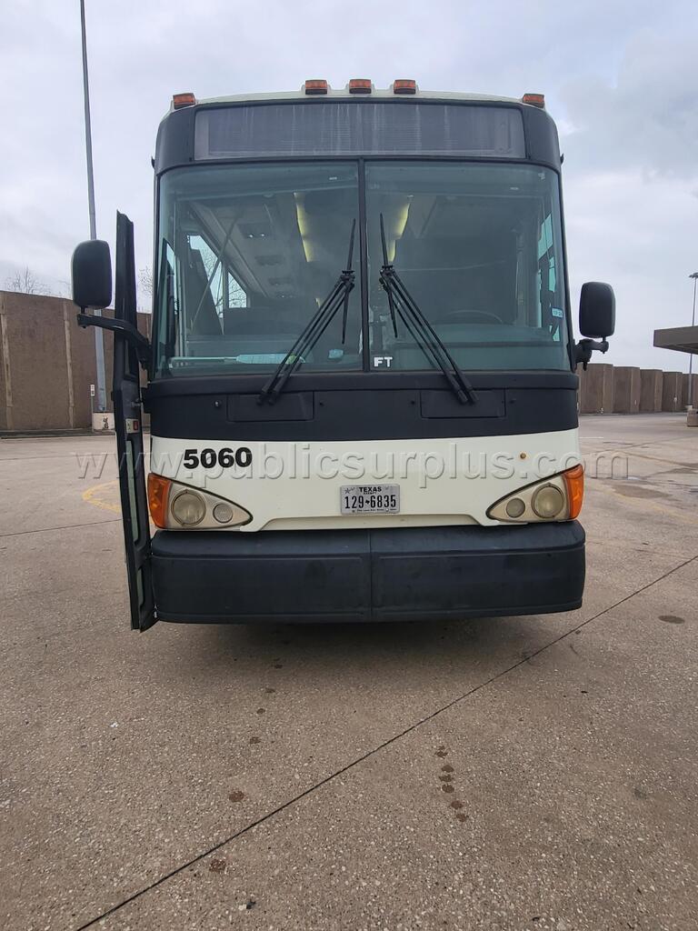 2009 MCI 45' Hybrid Transit/Coach Bus (Unit 5060) Missing 2 Windows — photo 1