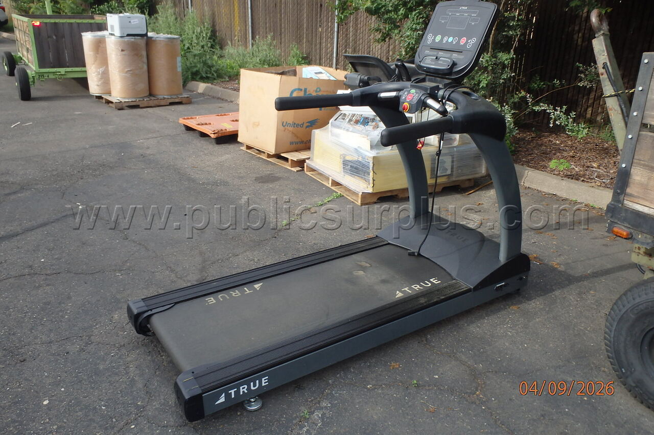 TRUE COMMERCIAL TREADMILL — photo 1