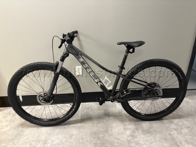Trek Marlin adult bicycle - 9 speed - new or like new! — photo 1