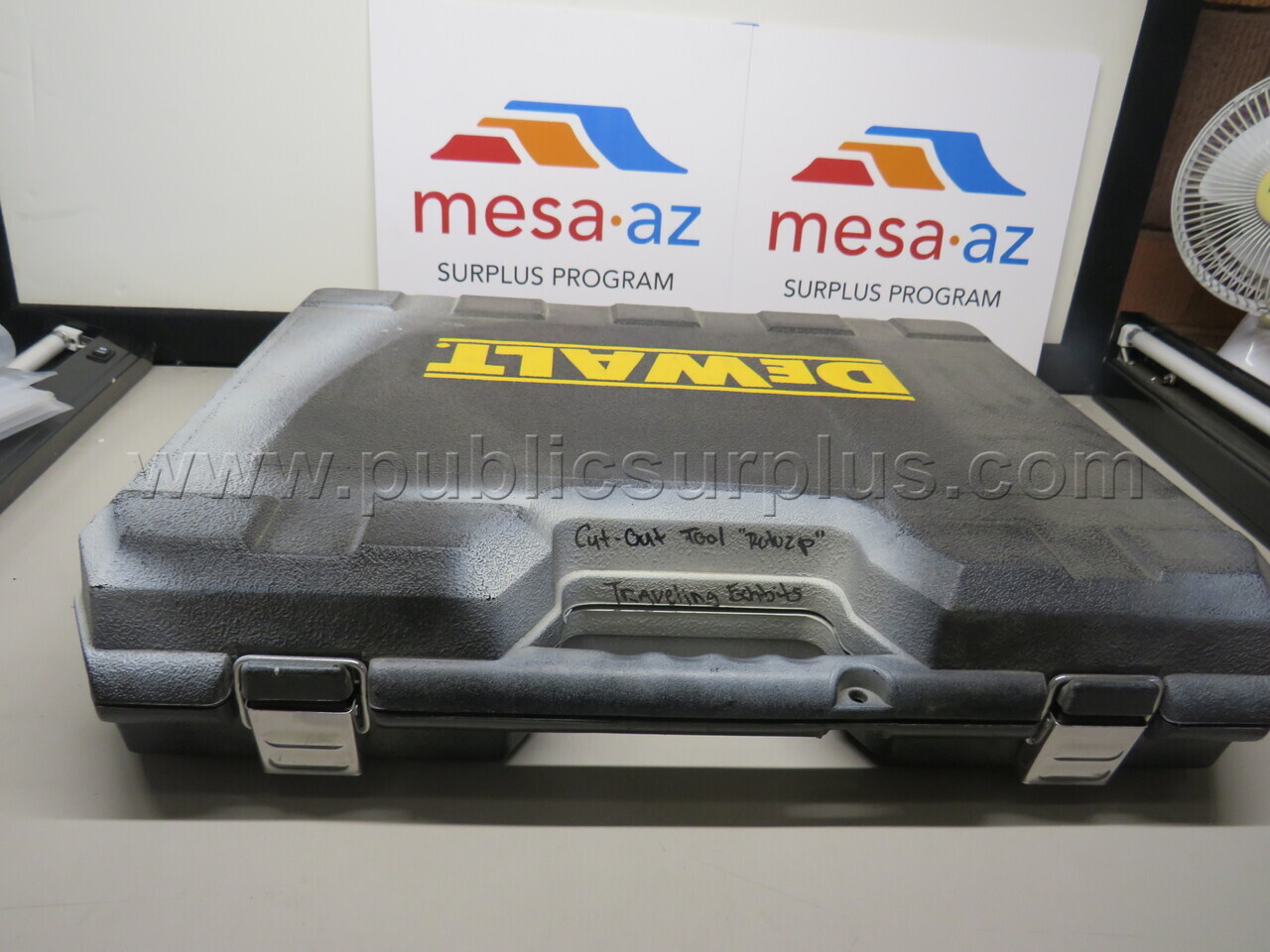 Dewalt DW660 Cut-Out Tool   **Unknown Condition** — photo 1