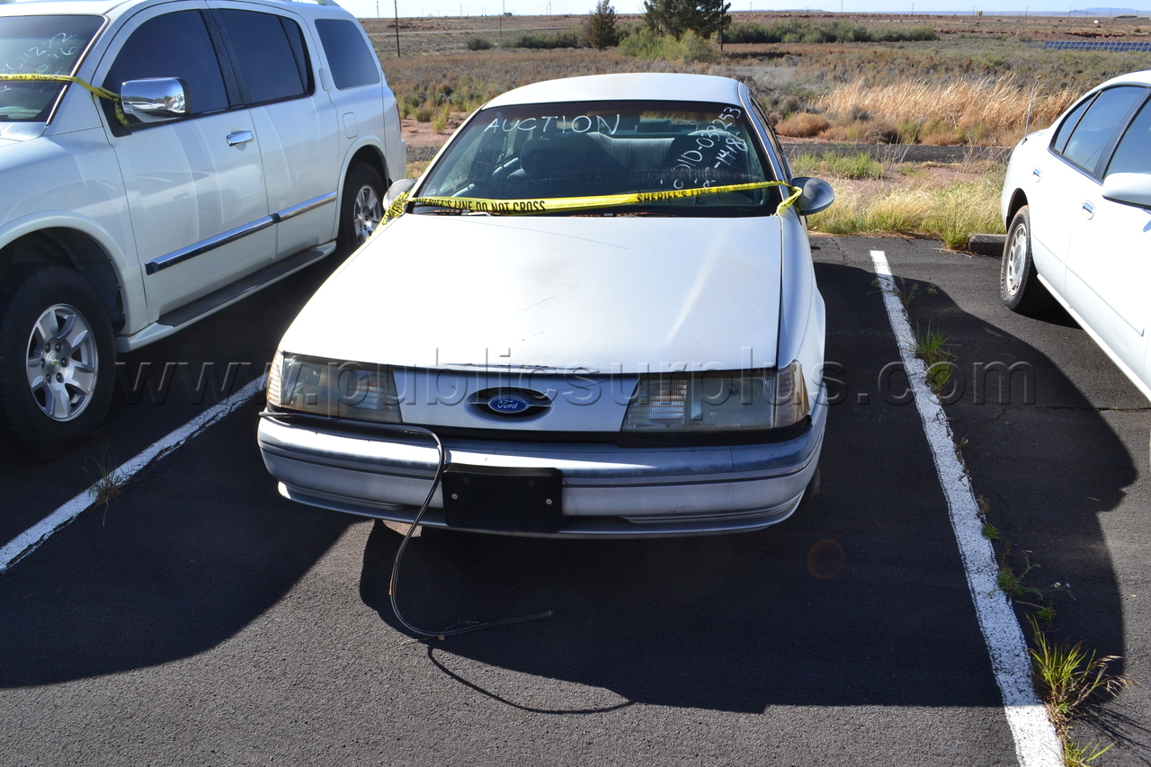 1989 Ford Taurus GL — photo 1