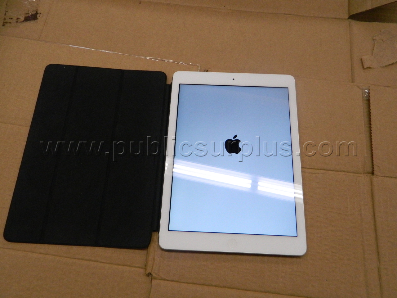 2013 APPLE IPAD AIR 9.7" WIFI ONLY — photo 1