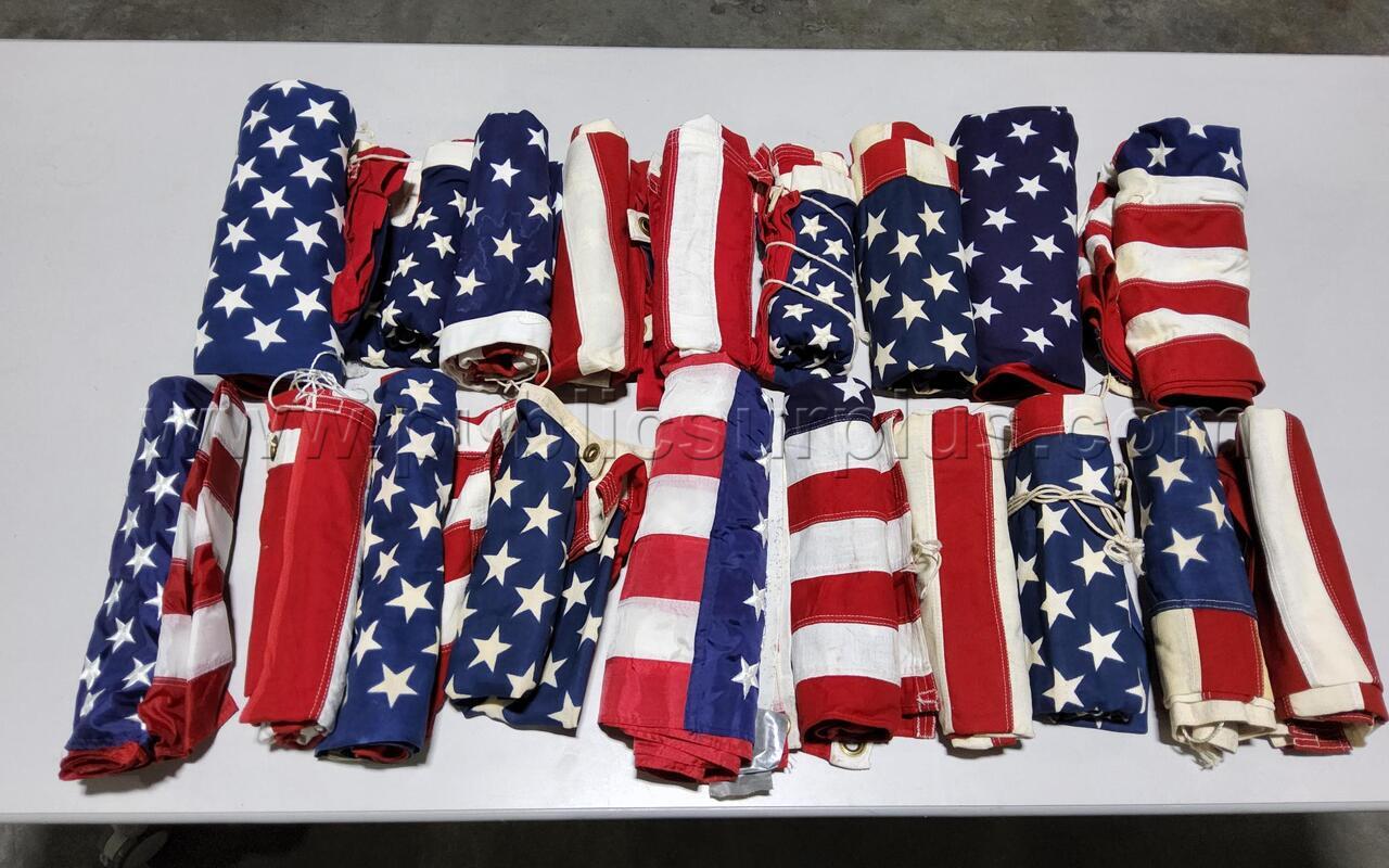 LOT OF 19 VARIOUS USA FLAGS — photo 1