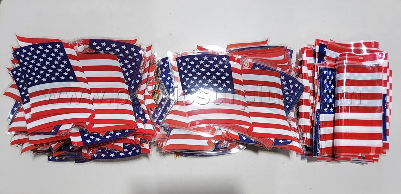 LOT OF 453 VARIOUS PLASTIC USA FLAGS — photo 1