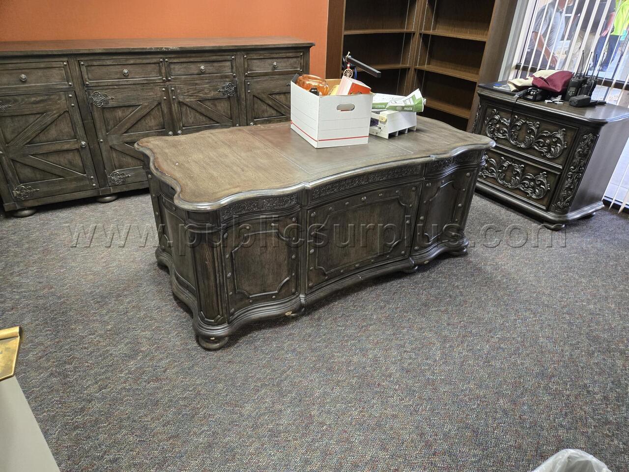 Executive Desk Set — photo 1