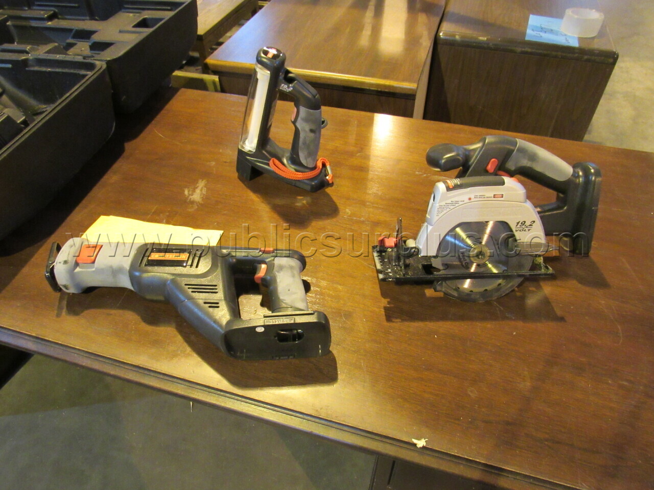 Lot 1005  Tools — photo 1