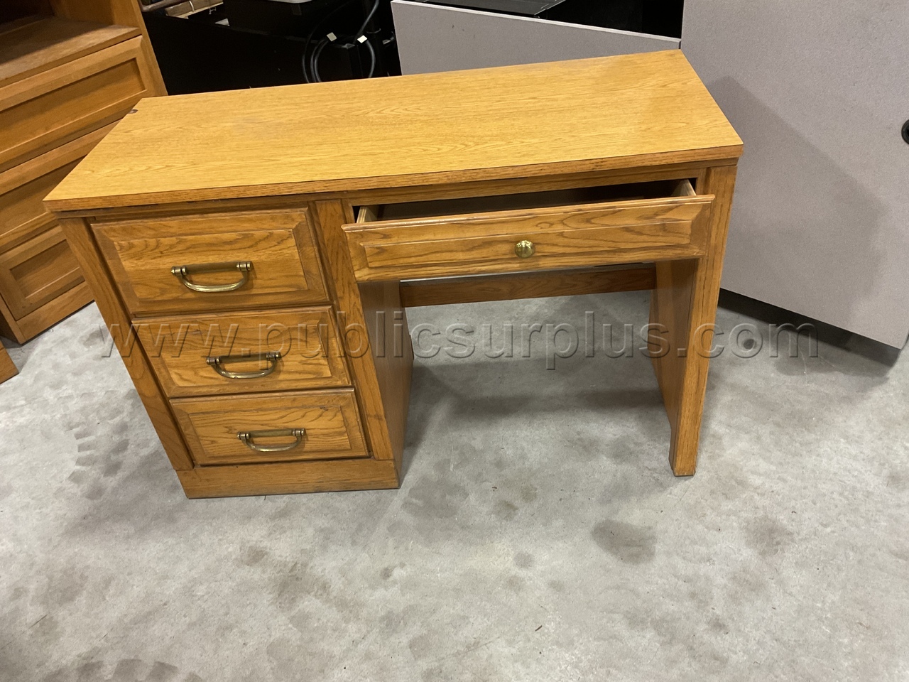 SMALL WOOD DESK — photo 1