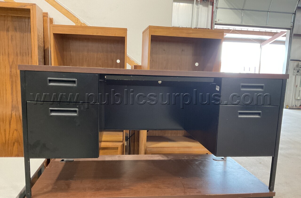 METAL TEACHER'S DESK — photo 1