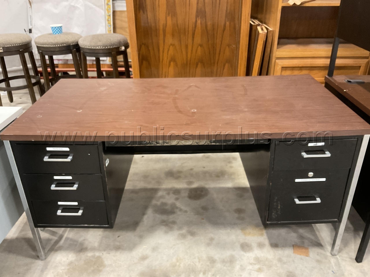 METAL TEACHER'S DESK — photo 1