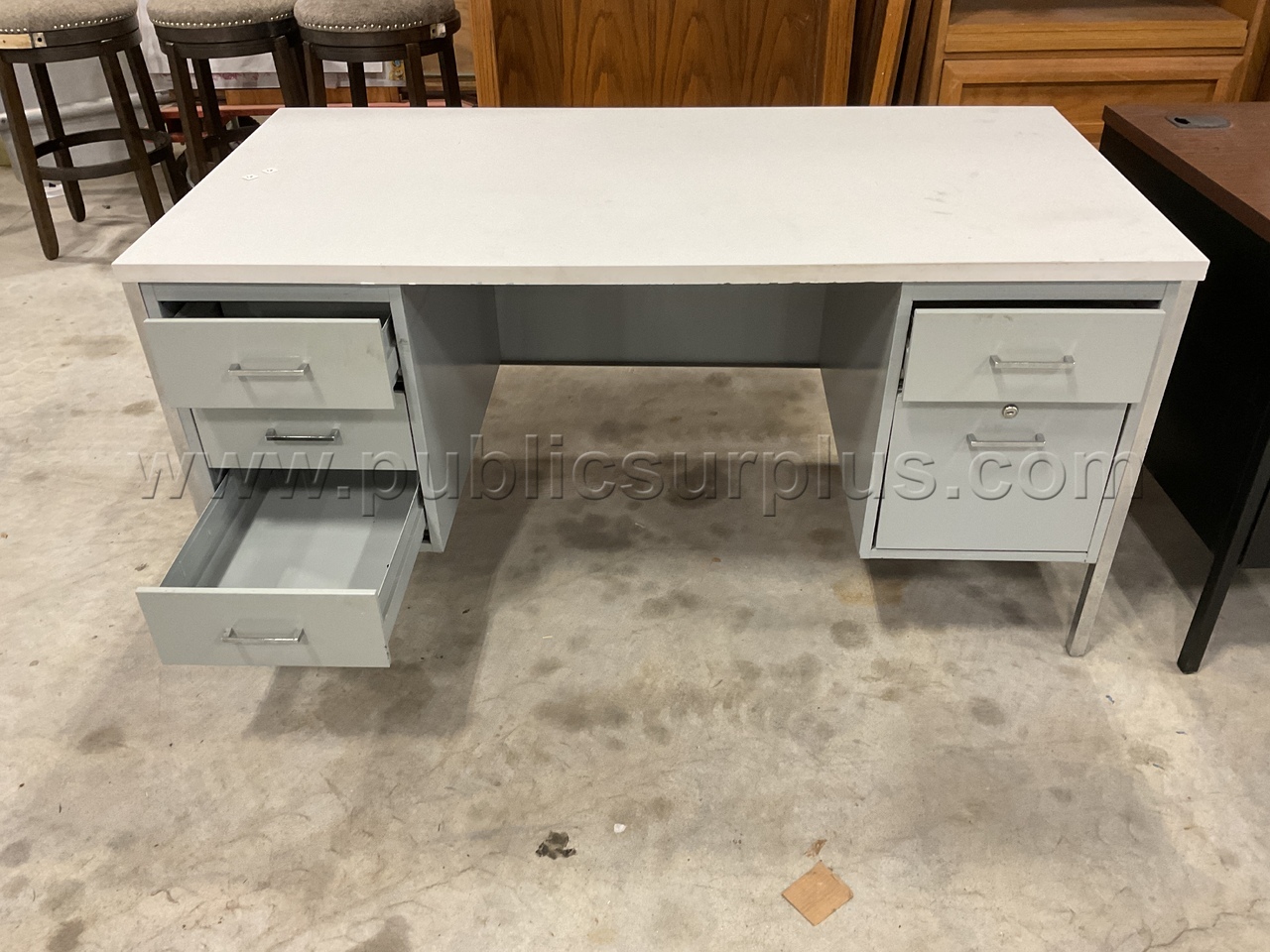 METAL TEACHER'S DESK — photo 1