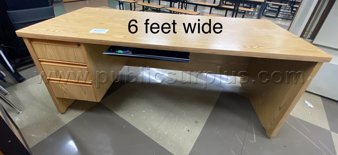 Desk - Wood — photo 1