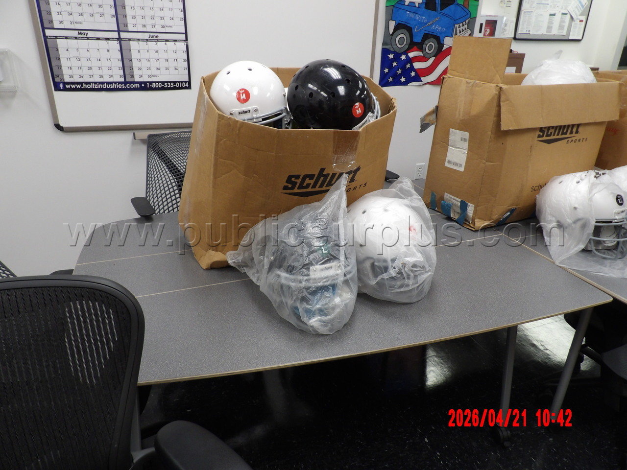 Football  Helmets — photo 1